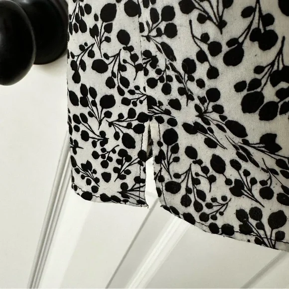 Motherhood Maternity black and white floral blouse, size XL - Picture 7 of 8